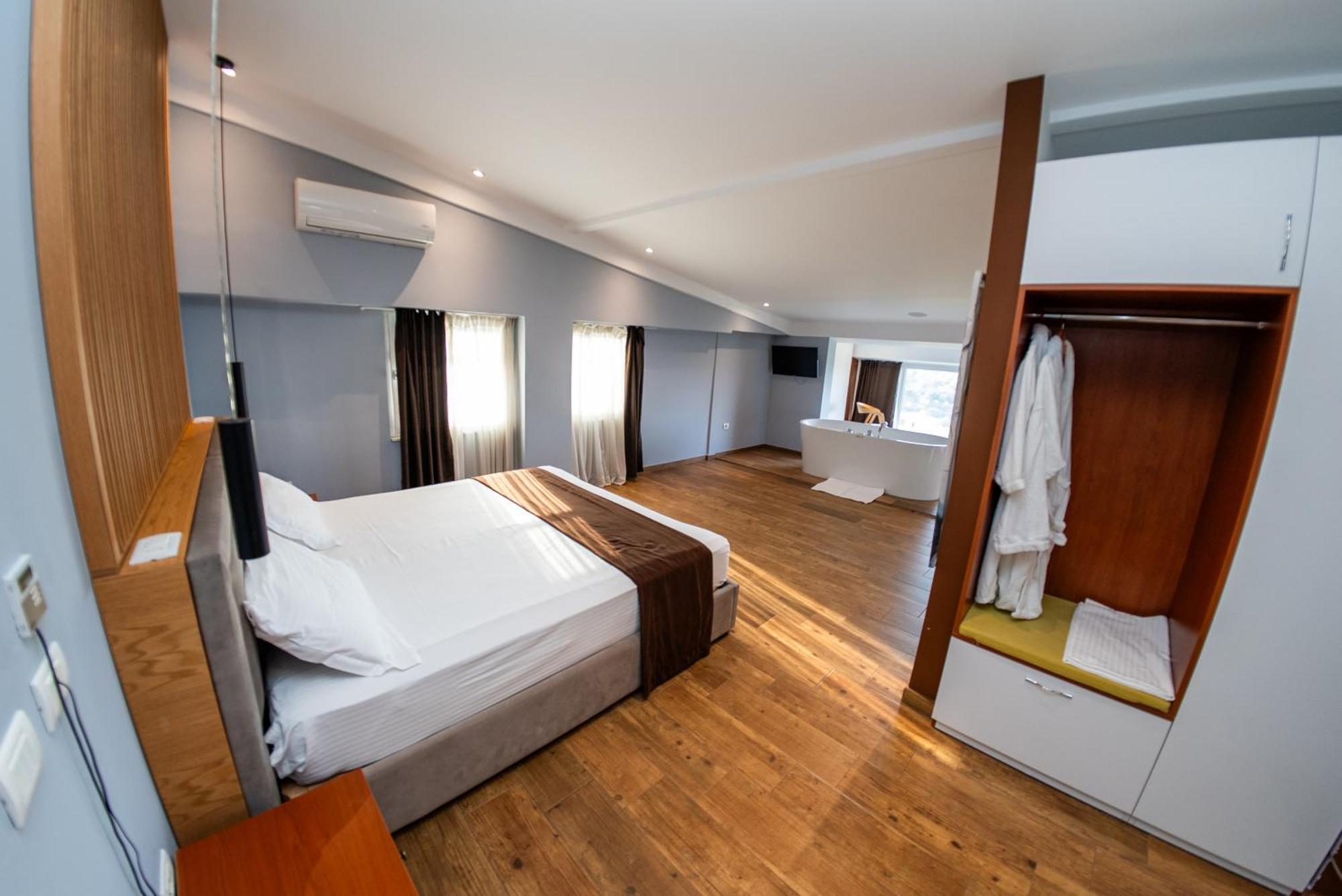 Olivar Hotel Tirana Selita Kültér fotó
