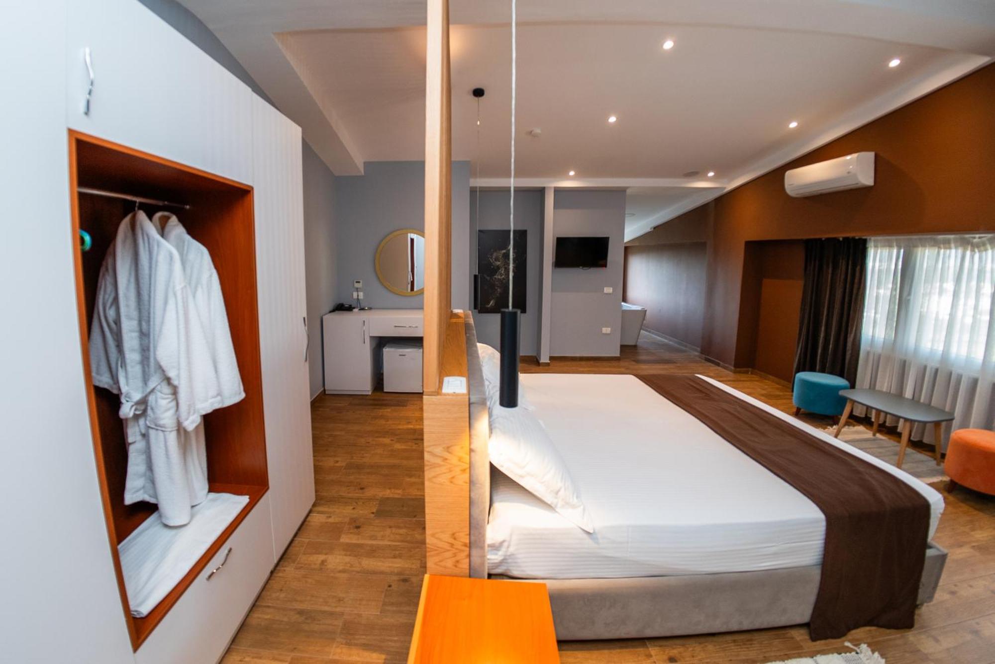 Olivar Hotel Tirana Selita Kültér fotó